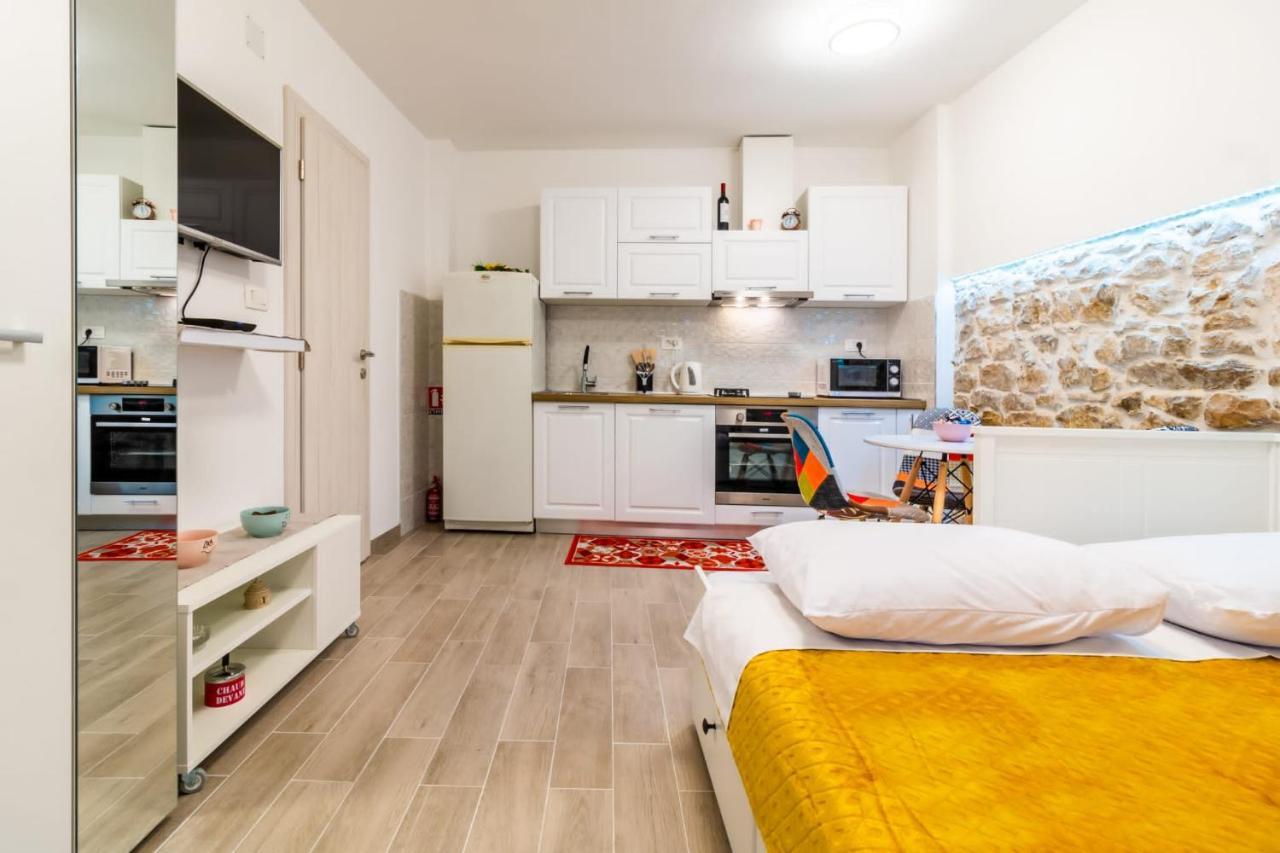 Studio Apartman Mirela Kastel Stafilic Kaštela Exterior foto